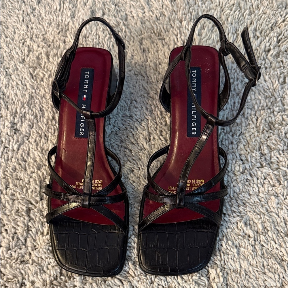 EUC Tommy Hilfiger Black Strappy Open toe Slingback 2” blockHeels feminine sz6.5